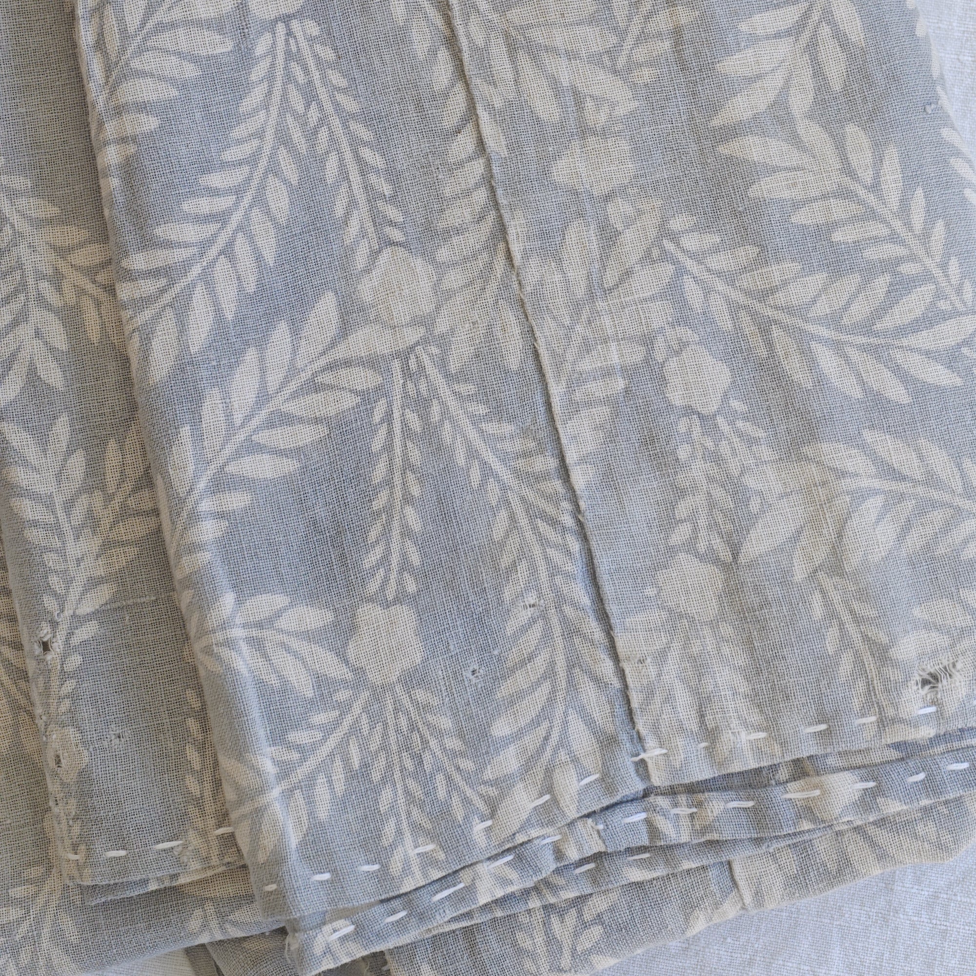 Antique Cloth - flower & leaf pattern - 160 x 160