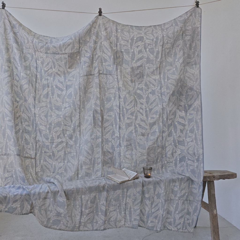 Antique Cloth - flower & leaf pattern - 160 x 160