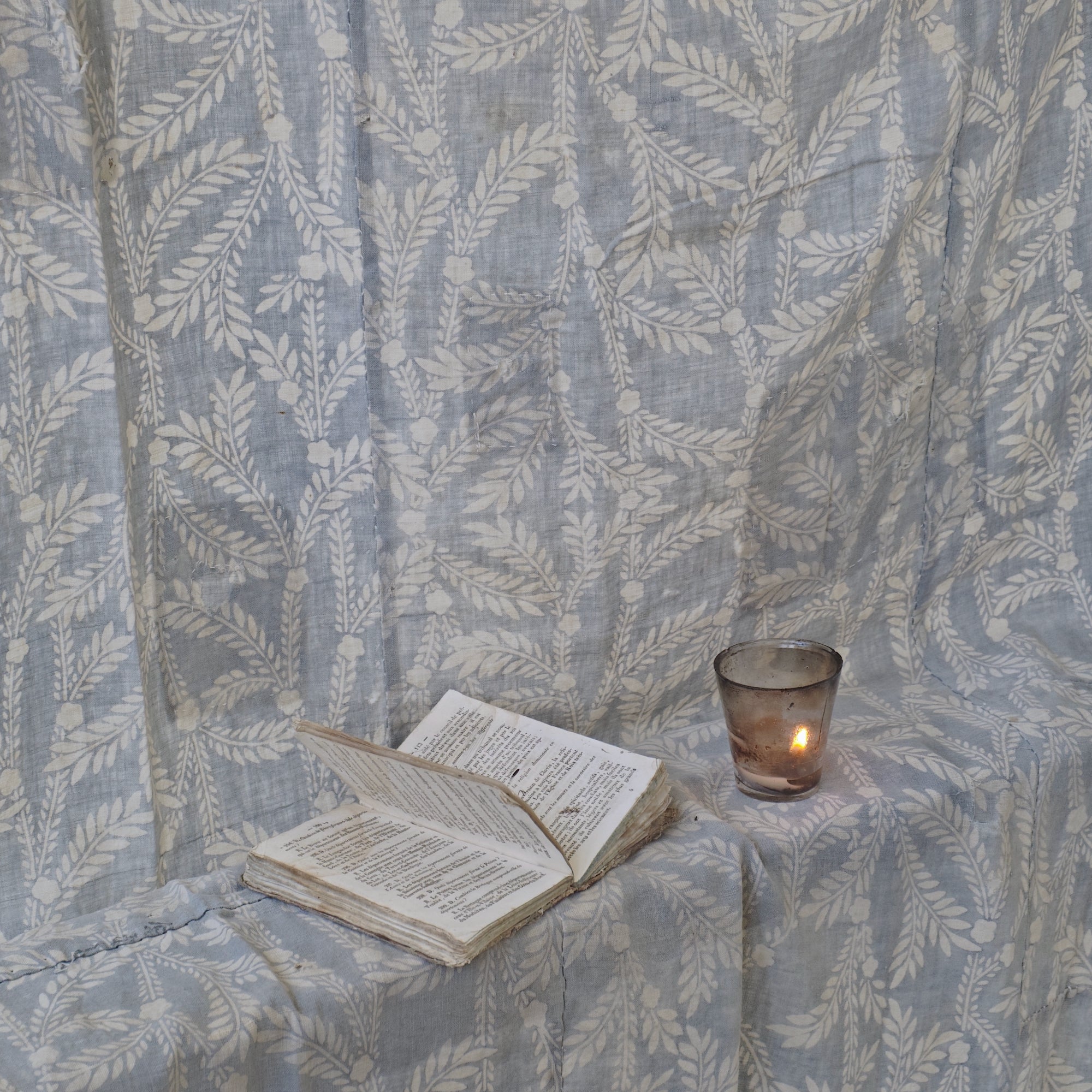 Antique Cloth - flower & leaf pattern - 160 x 160