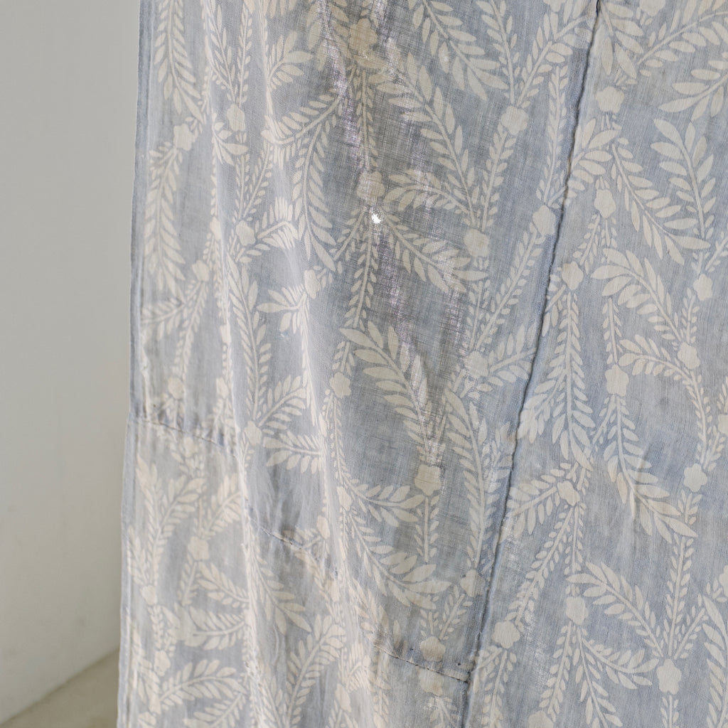 Antique Cloth - flower & leaf pattern - 160 x 160
