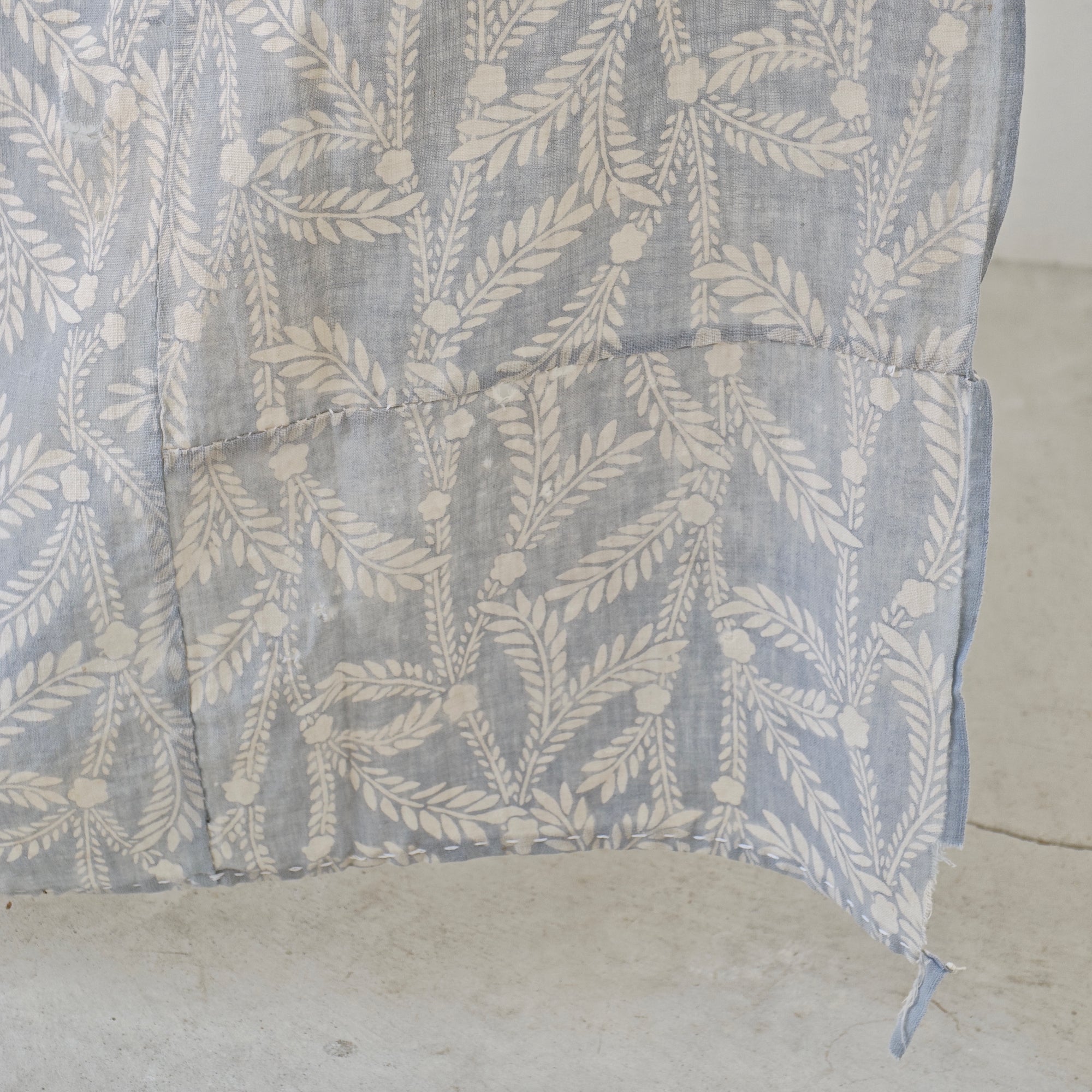 Antique Cloth - flower & leaf pattern - 160 x 160