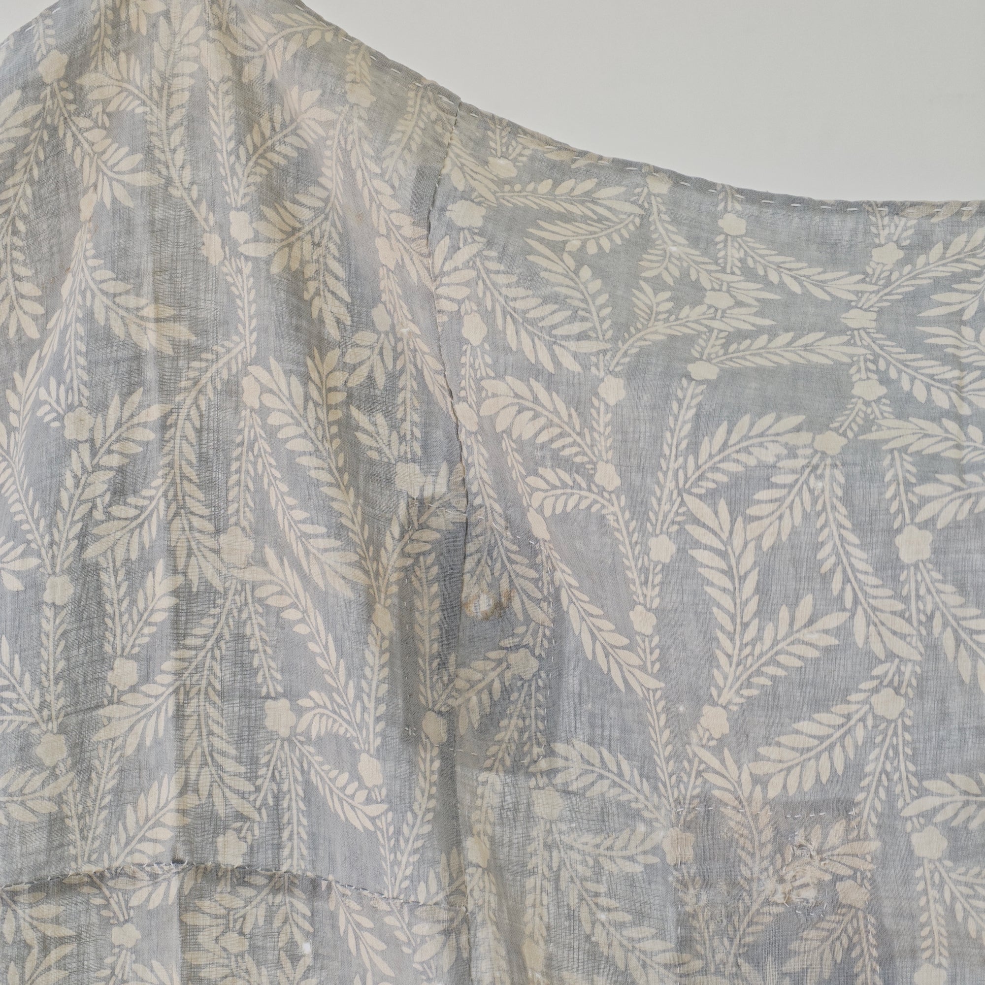 Antique Cloth - flower & leaf pattern - 160 x 160