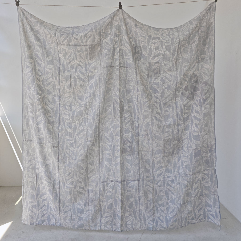 Antique Cloth - flower & leaf pattern - 160 x 160