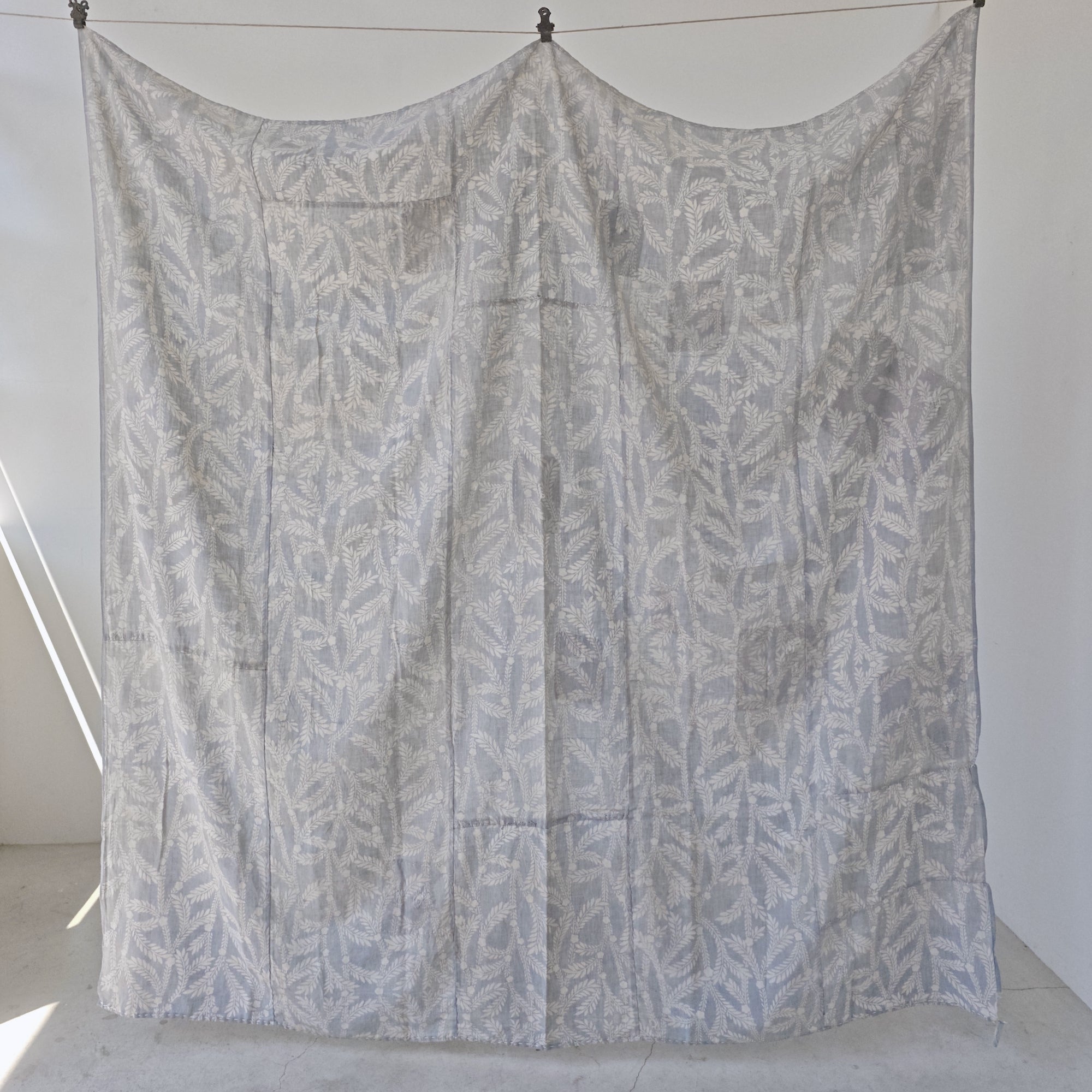 Antique Cloth - flower & leaf pattern - 160 x 160