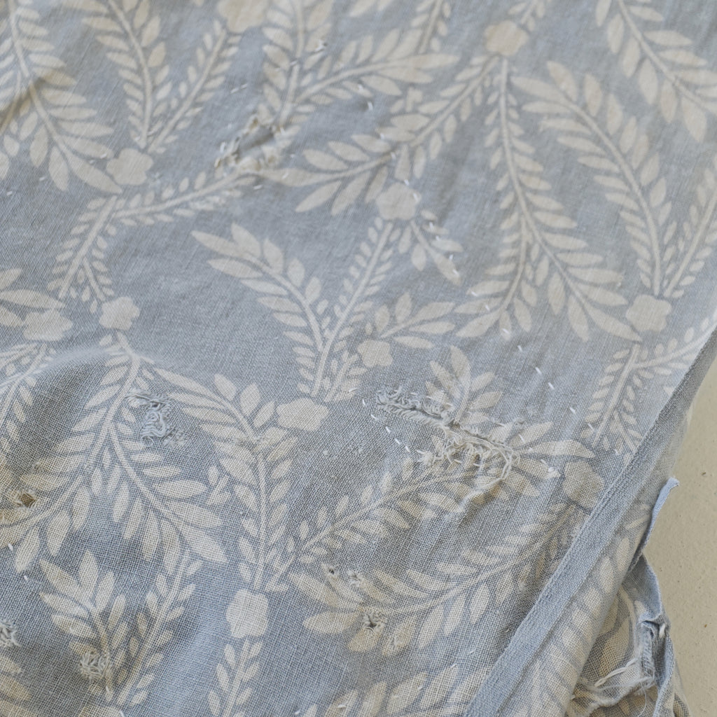Antique Cloth - flower & leaf pattern - 160 x 160