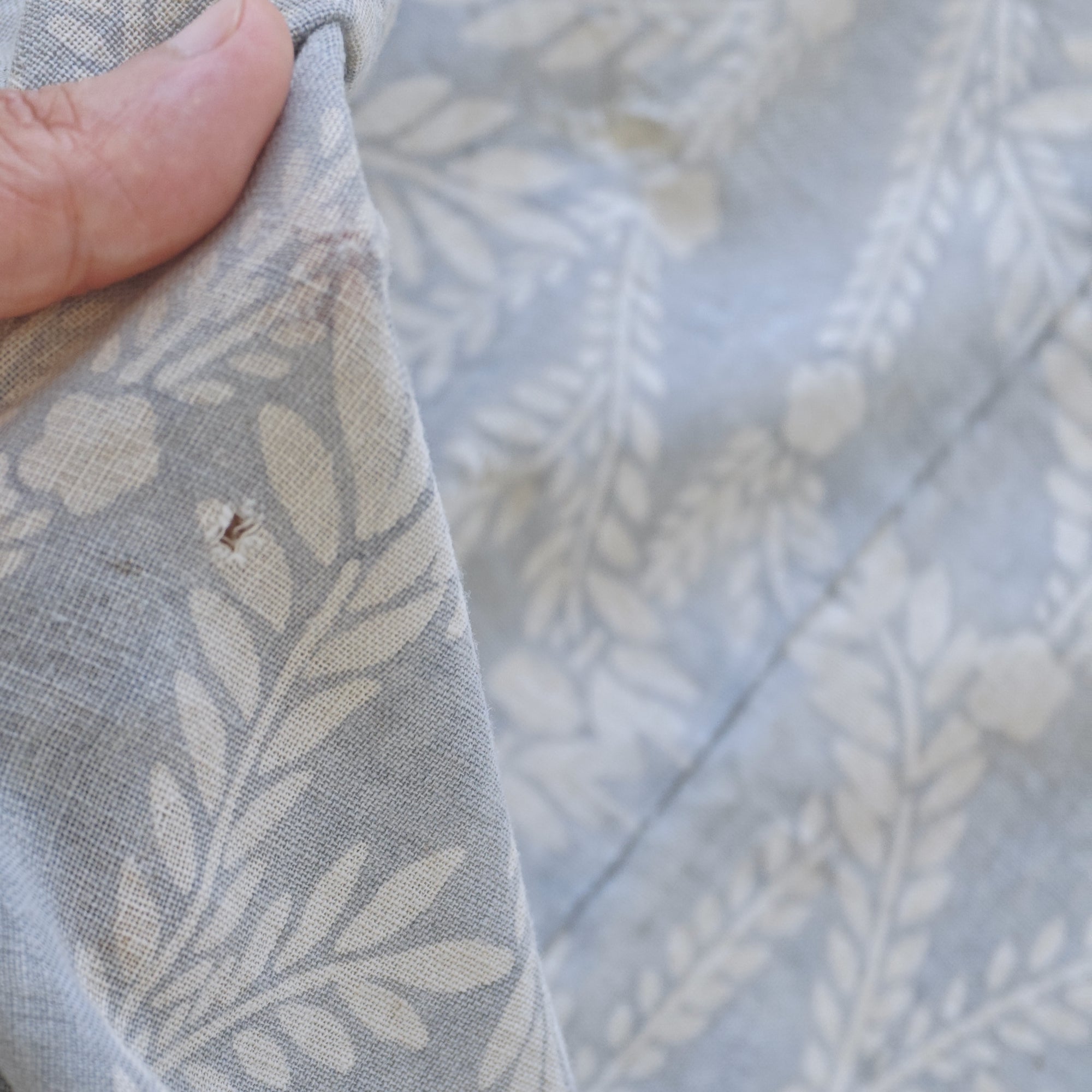 Antique Cloth - flower & leaf pattern - 160 x 160