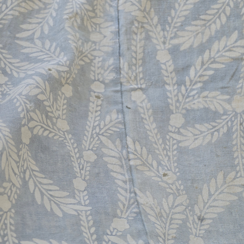 Antique Cloth - flower & leaf pattern - 160 x 160