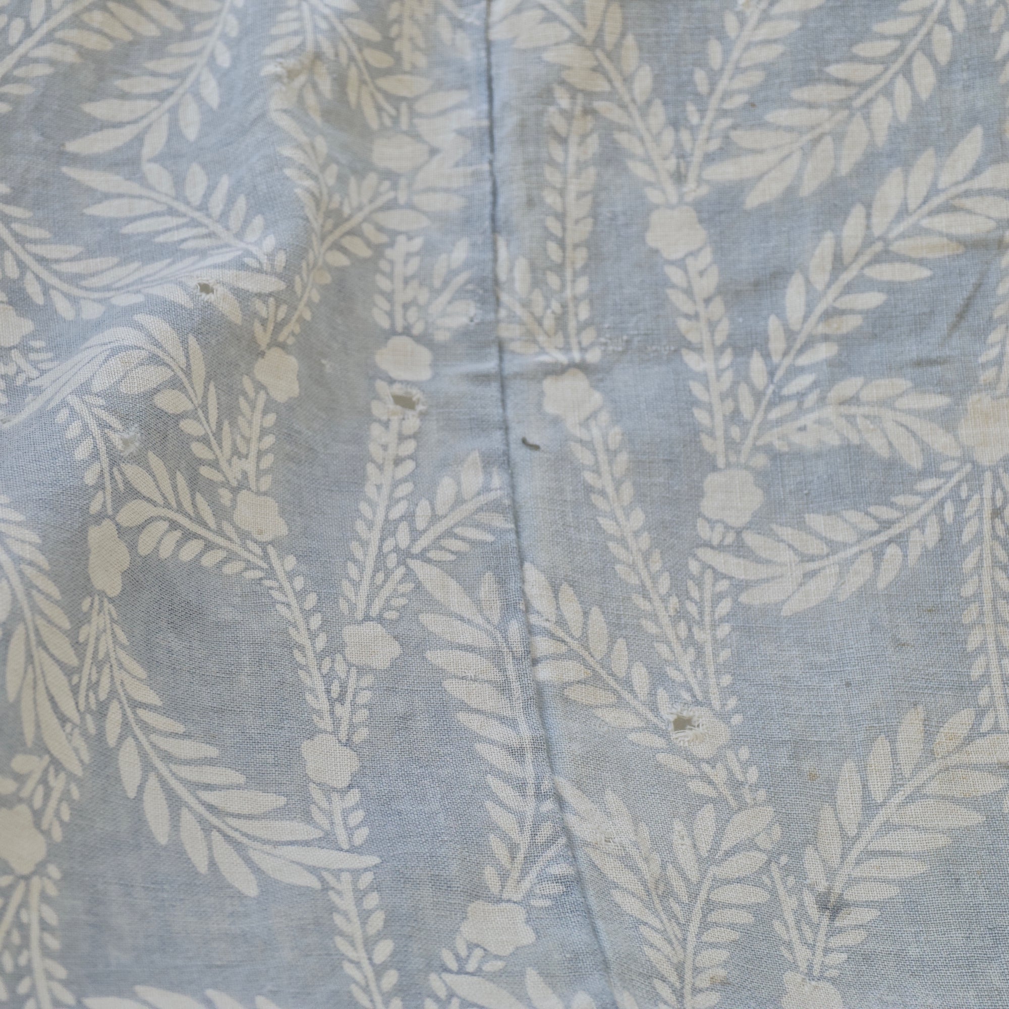 Antique Cloth - flower & leaf pattern - 160 x 160