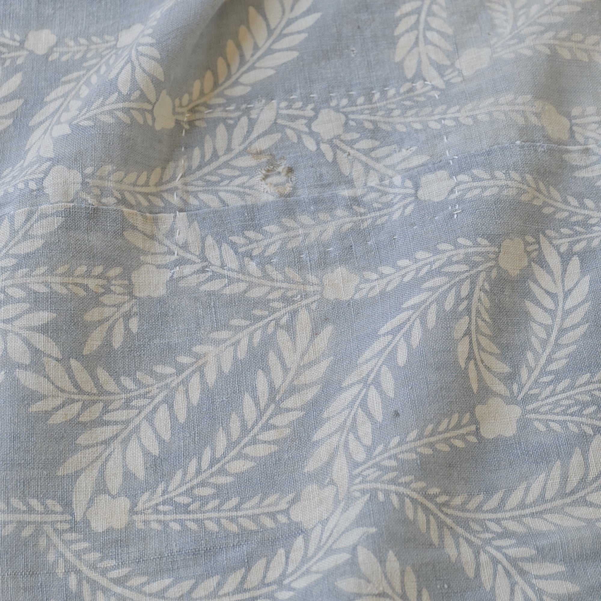 Antique Cloth - flower & leaf pattern - 160 x 160