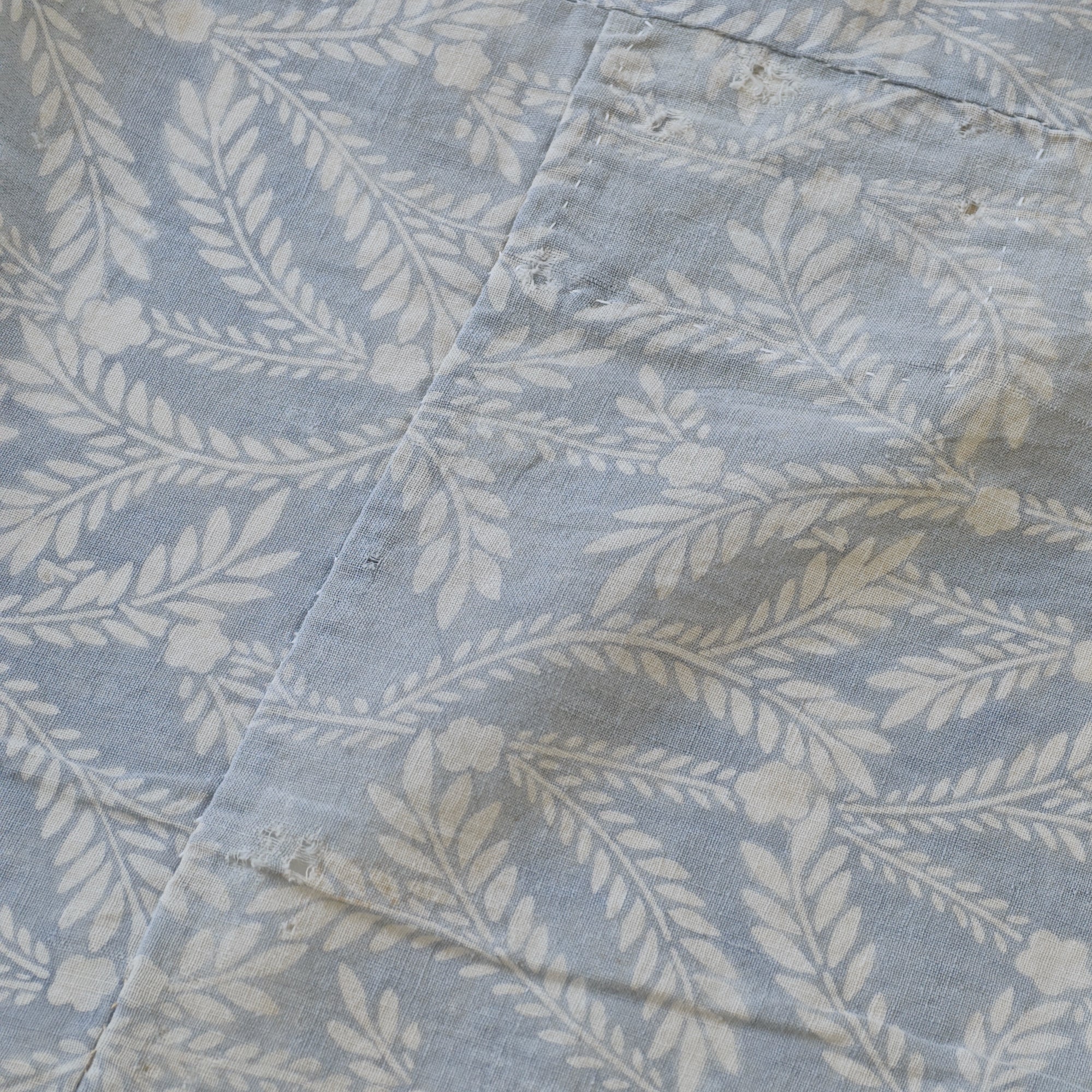 Antique Cloth - flower & leaf pattern - 160 x 160