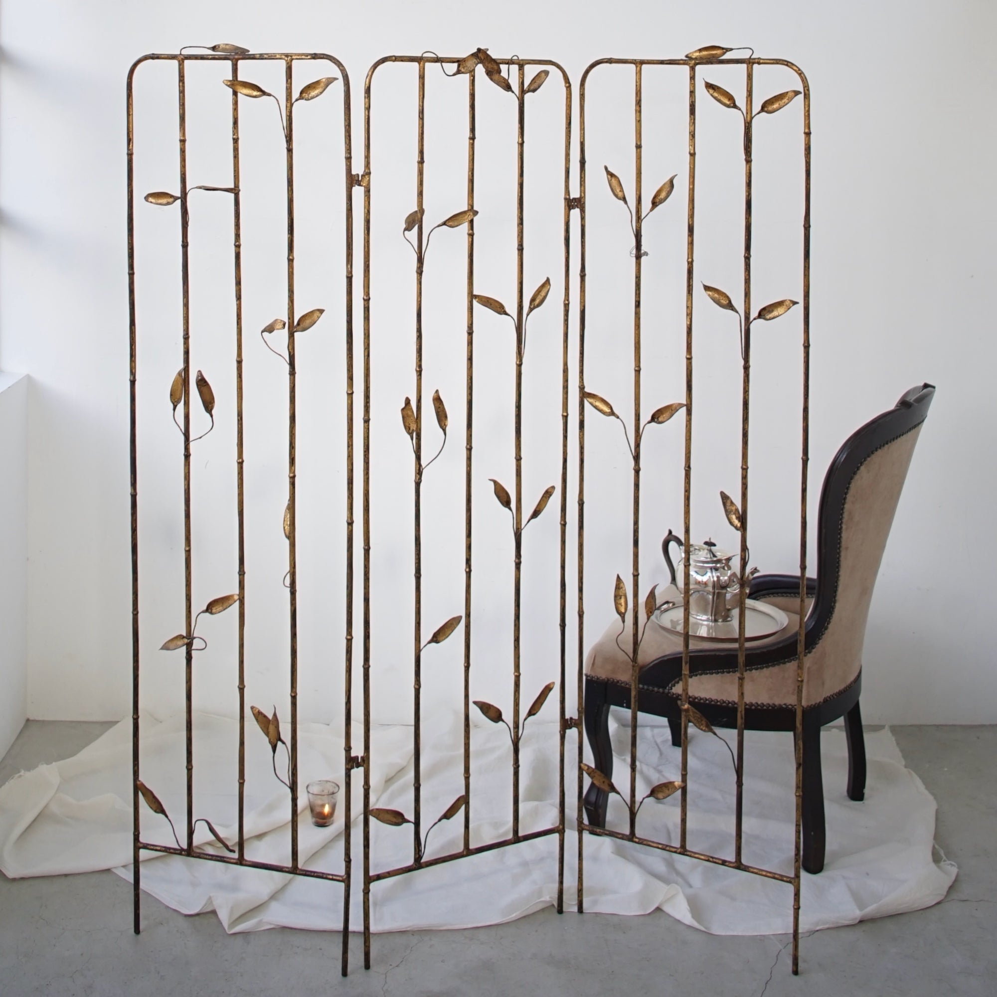 Folding Iron Screen
