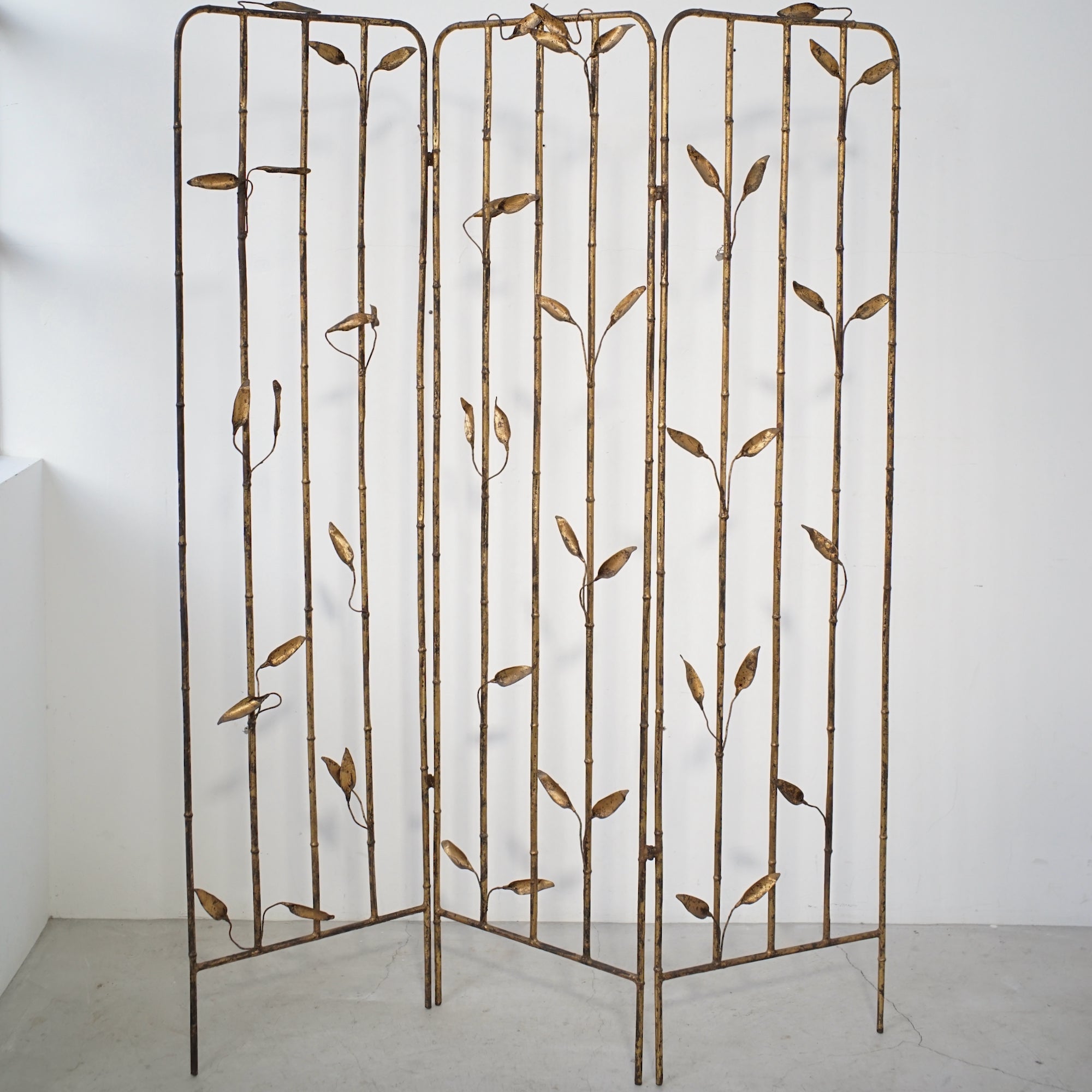 Folding Iron Screen