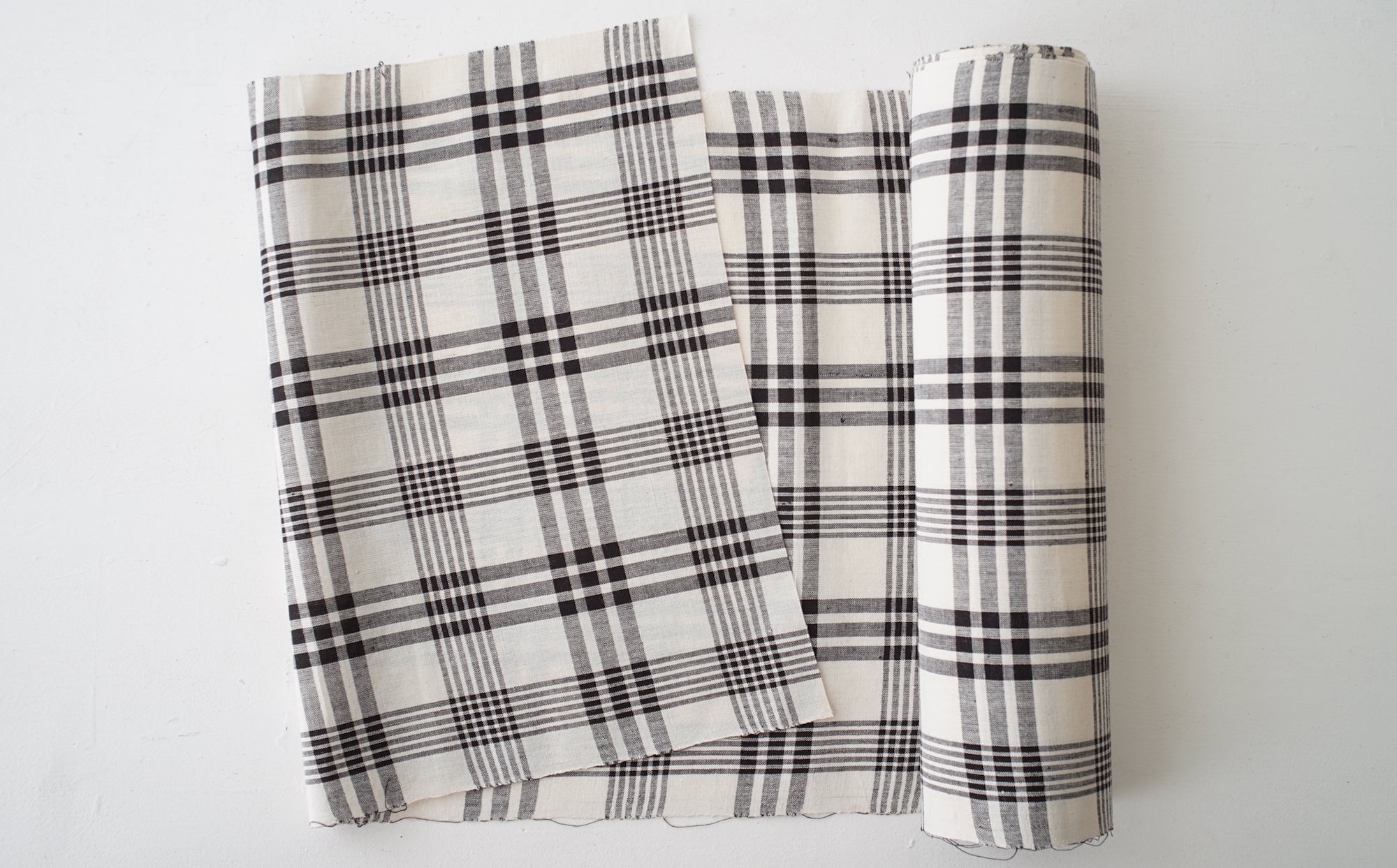 Black & Ecru Checked Cloth