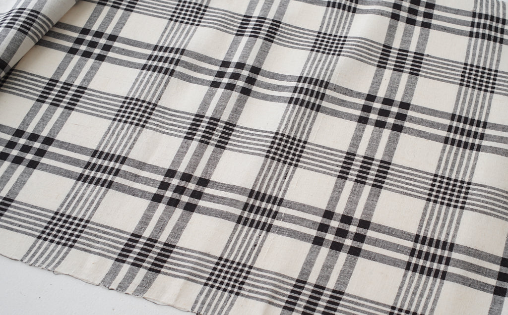 Black & Ecru Checked Cloth