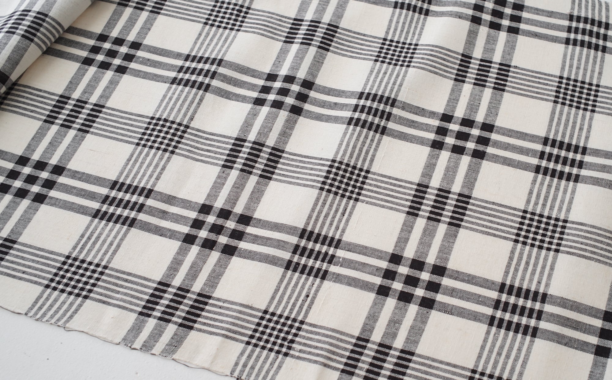 Black & Ecru Checked Cloth
