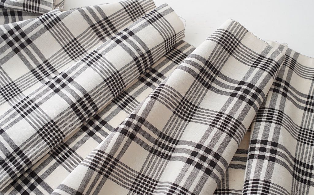 Black & Ecru Checked Cloth