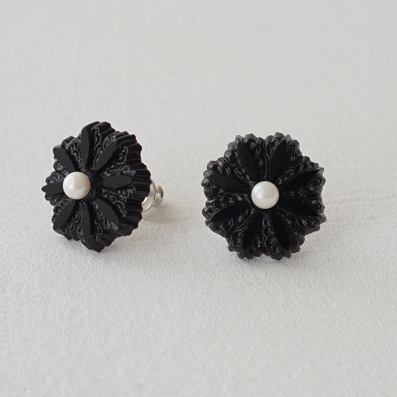 P . D . bébé FLEUR  Pierce & Earrings