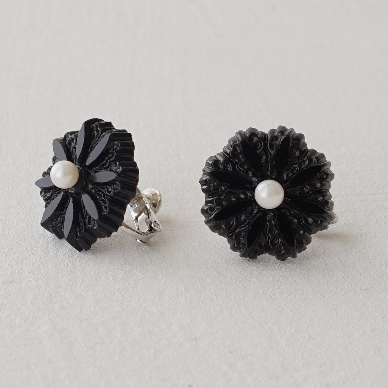 P . D . bébé FLEUR  Pierce & Earrings