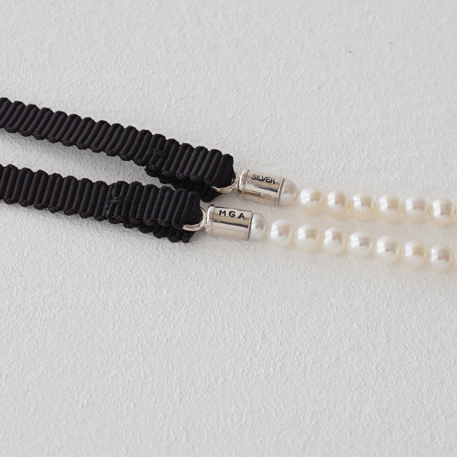 P . D . bébé Necklace