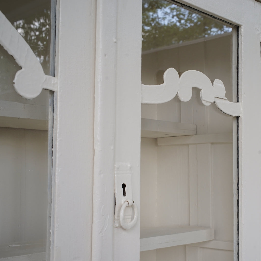 White Cabinet